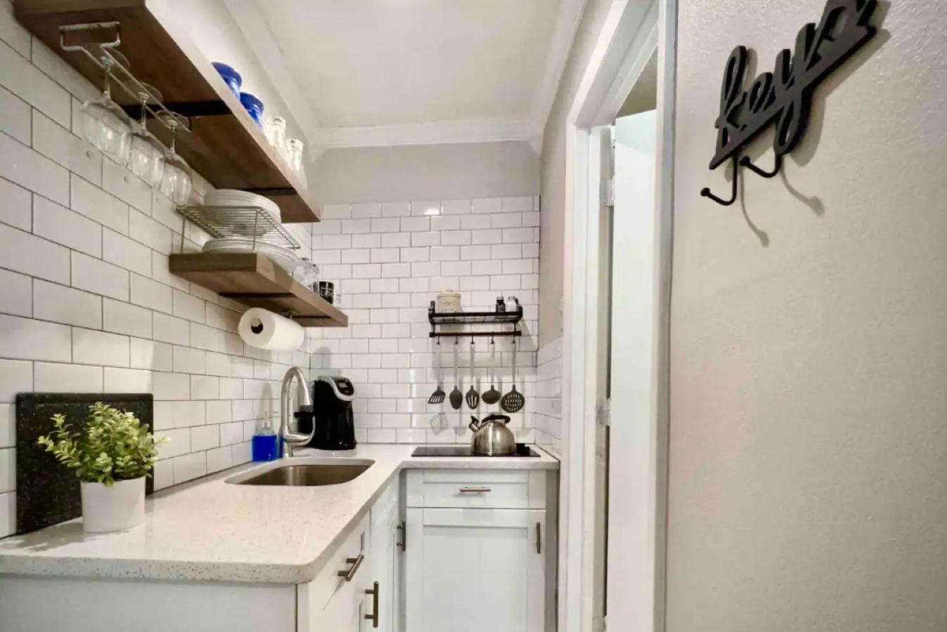 Restful Sleep - Close To Tpa Guest house Tampa